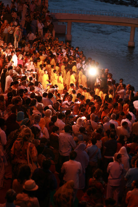 церемония аарти Ришикеш, Индия