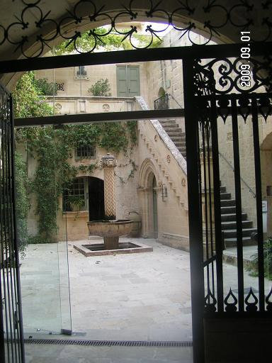 Симпатичный дворик Мдина, Мальта