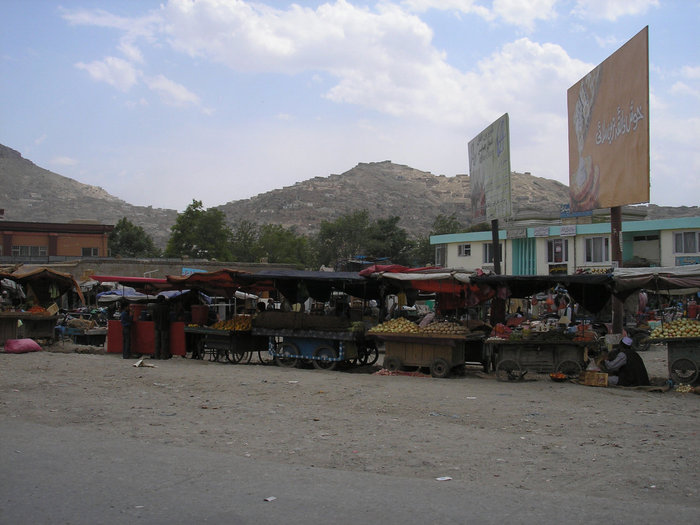 Улицы города сплошной базар (торговля овощами). Кабул, Афганистан