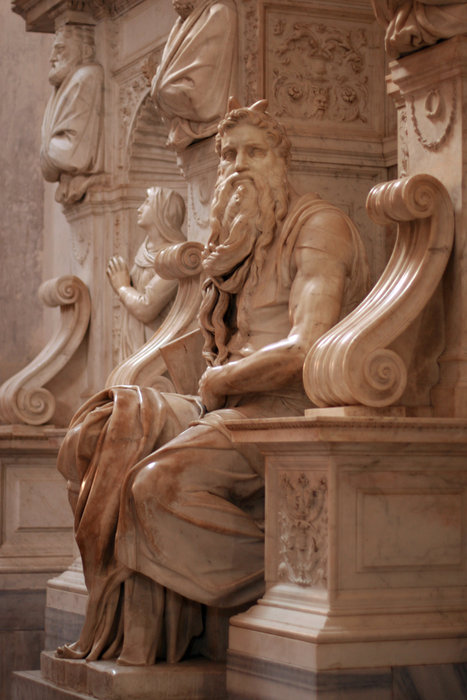 скульптура Моисей Микеланджело в базилике Сан Пьетро ин Винколи Рим, Италия