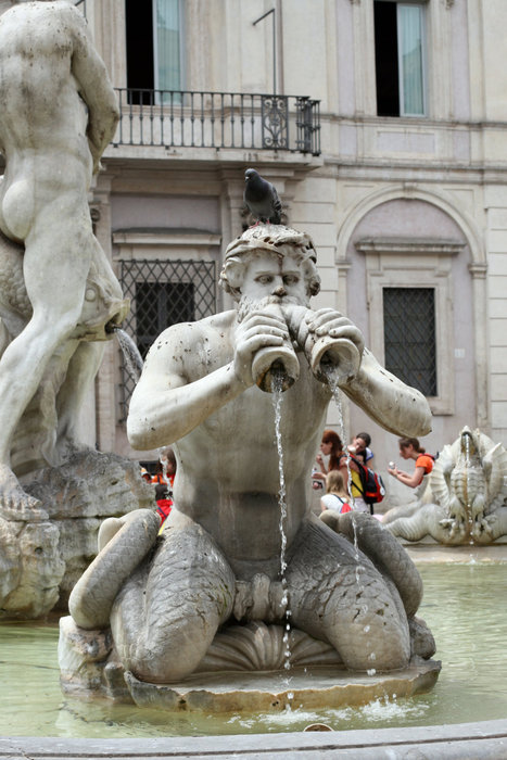 фрагмент фонтана на площади Навона Рим, Италия
