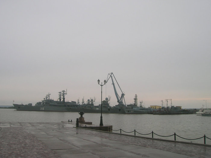 Вид на залив и порт из Петровского парка Кронштадт, Россия