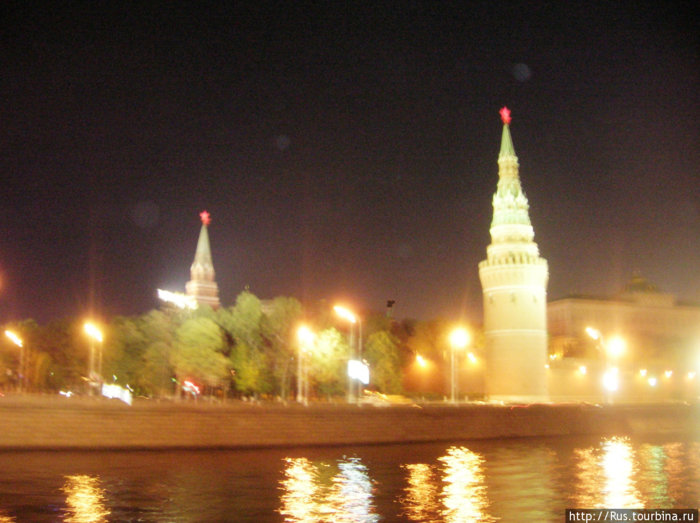 Вечерний Кремль с воды Москва, Россия