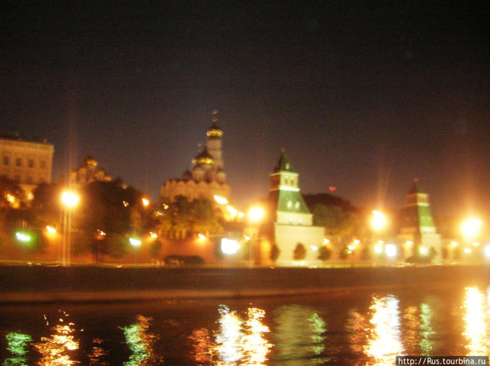 Вечерний Кремль с воды Москва, Россия