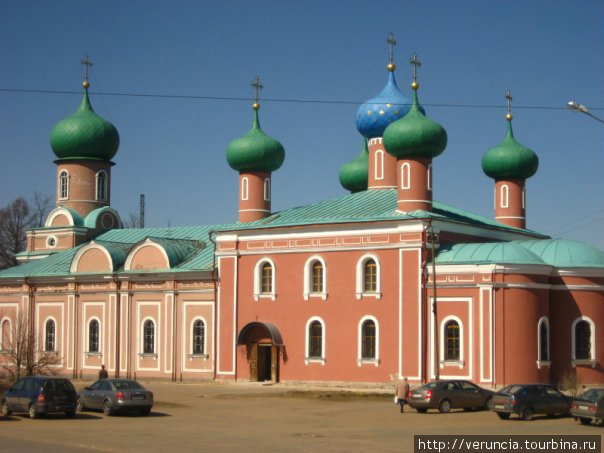 Храм в центре города Тихвин, Россия