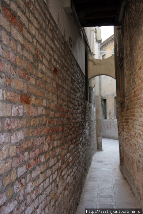 венецианская улочка Венеция, Италия