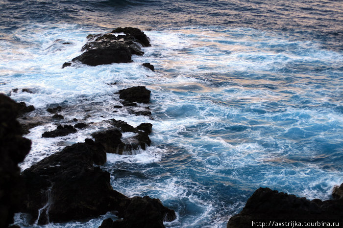 беспокойный океан Пуэрто-де-ла-Крус, остров Тенерифе, Испания