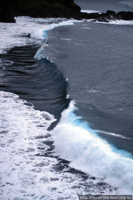 океанская волна Пуэрто-де-ла-Крус, остров Тенерифе, Испания