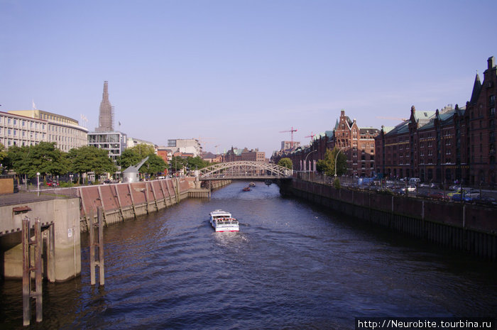 Шпайхерштат - каналы и красно-кирпичная неоготика Гамбург, Германия