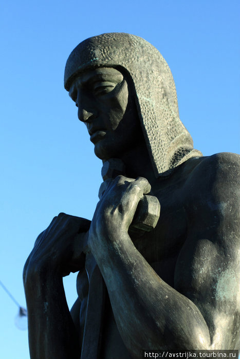 фрагмент монумента жертвам Гражданской войны Санта-Крус-де-Тенерифе, остров Тенерифе, Испания