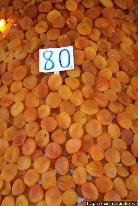 Урюк за 80 марокканских динар Марракеш, Марокко
