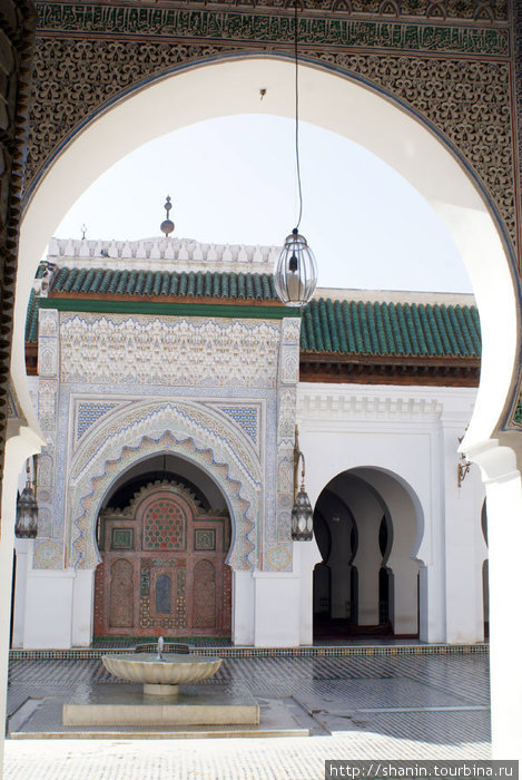 Во внутреннем дворе Великой мечети