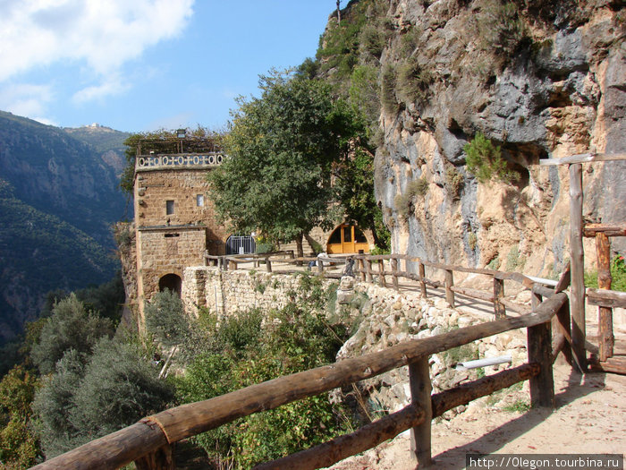Монастырь в ущелье Кадиши Ливан