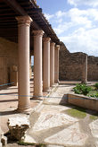 Колонны во дворе римской виллы