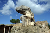 Скульптура на руинах римской виллы