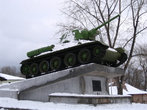 Танк Т-34. Памятников этому танку множество по всей России, но этот — самый заслуженный. Ведь именно здесь их выпускали, и по сей день Уралвагонзавод — главный производитель российских танков