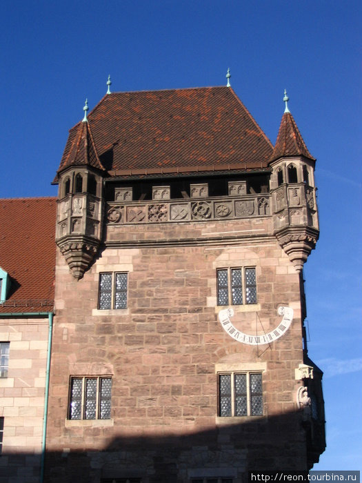 Дом Нассауэра (Nassauer Haus) — старейший дом Нюрнберга. Является средневековым домом-башней (таких много еще в Вероне и в Болонье). Нижние этажи датируются началом XIII столетия, а башенки — 1422/23 Нюрнберг, Германия