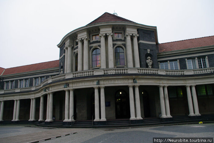 Гамбургский университет (гл. здание) Гамбург, Германия