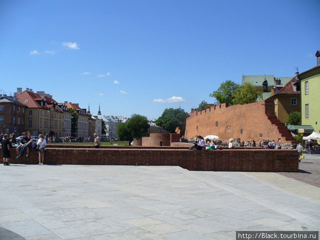 часть городской стены, которая когда-то окружала Старый город Варшава, Польша
