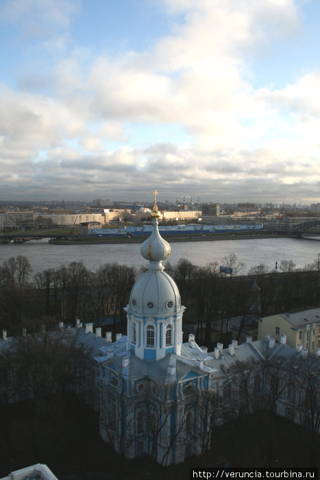 Вид со звонницы на Неву и центр города Санкт-Петербург, Россия