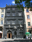 Черная каменица, построенная в 1589 г., сегодня — Исторический музей г. Львова