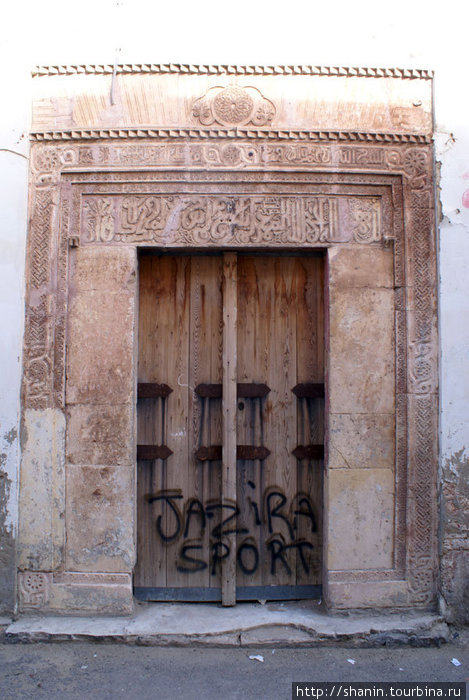 Графитти на двери Сфакс, Тунис