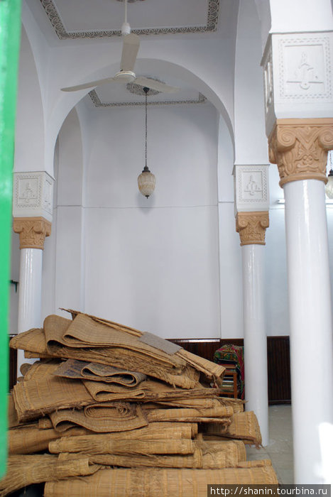 Старые ковры с мечети Сфакс, Тунис