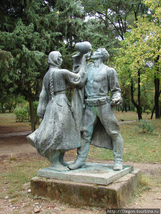 Крестьянка и солдат Албания