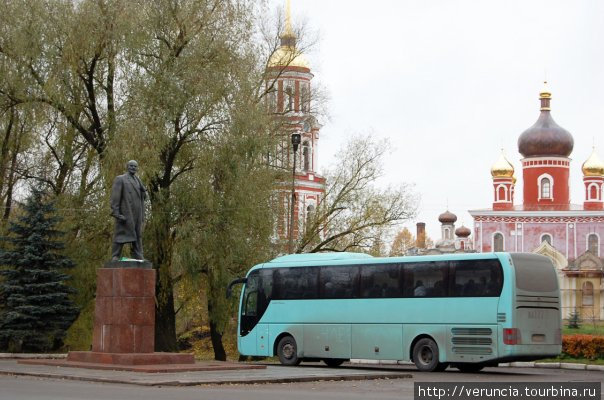 И памятником Ленину