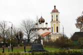 Памятник Ф.М. Достоевскому и Никольская церковь