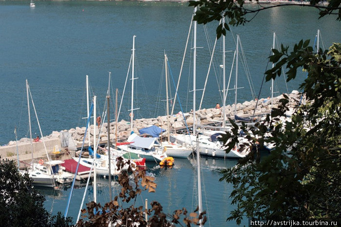 яхты на причале Триест, Италия