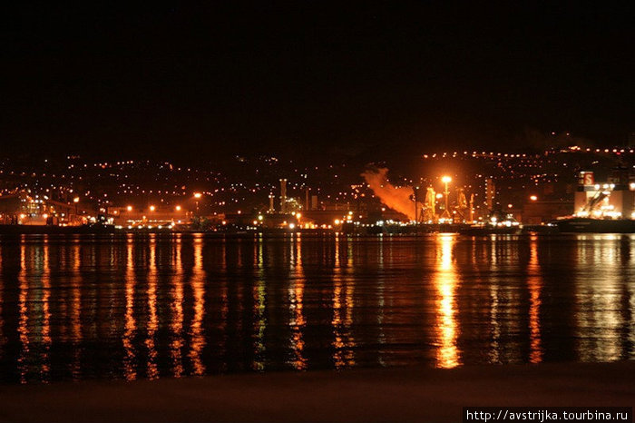 ночной порт Триест, Италия