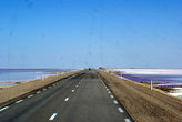Дорога через соляное озеро Чот эль-Джерид