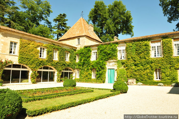 Один из самых известных винных дворов Бордо — Chateau Carbonnieux. Бордо, Франция