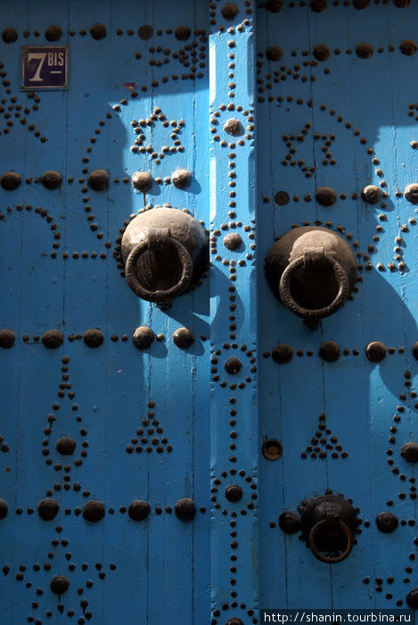 Рисунок на двери Тунис, Тунис