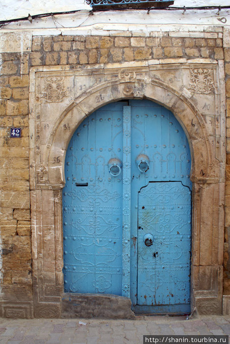 Большая дверь и маленькая дверь Тунис, Тунис