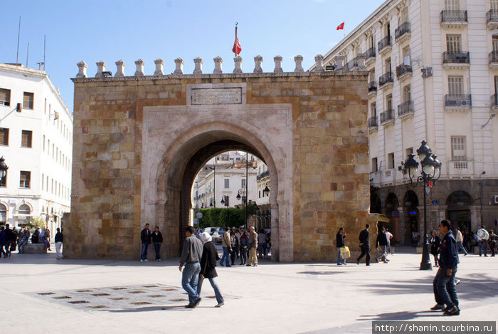 Ворота Свободы у входа в медину Тунис, Тунис