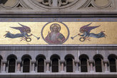 Мозаика на стене католического собора