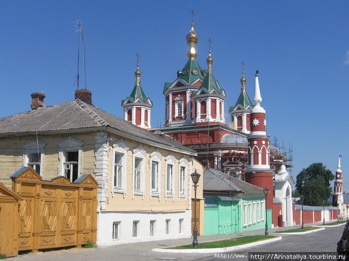 Одна из центральных коломенских улочек Коломна, Россия