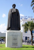 Памятник мусульманскому философу Ибн Хадуну