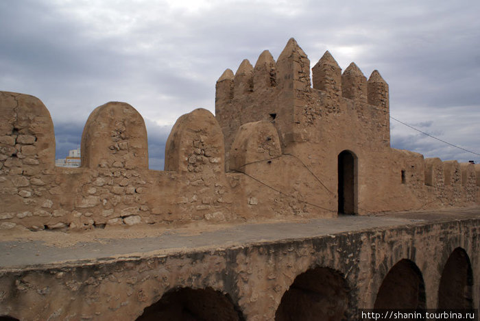 Городская стена — вид изнутри медины Сусс, Тунис