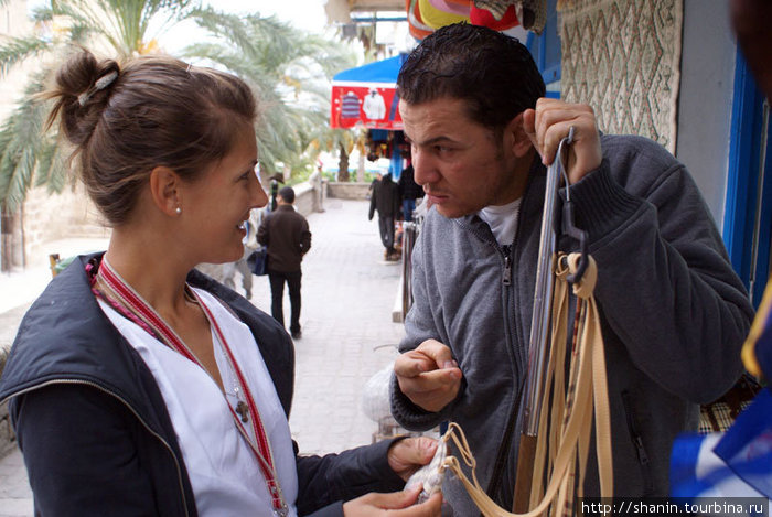 Настойчивый продавец Сусс, Тунис