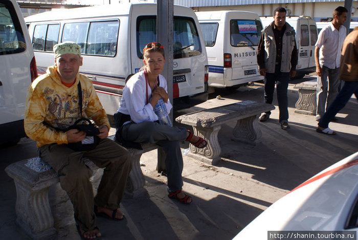В ожидании маршрутки в Сфаксе Вилайет Сфакс, Тунис