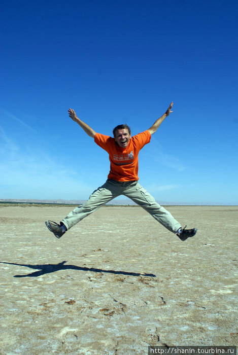 Валерий Шанин на соляном озере Чот эль-Джерид Вилайет Таузар, Тунис