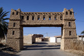 Триумфальные ворота на пути к медине Кебили