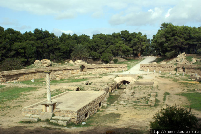 Руины стадиона в Карфагене Сиди-Бу-Зид, Тунис
