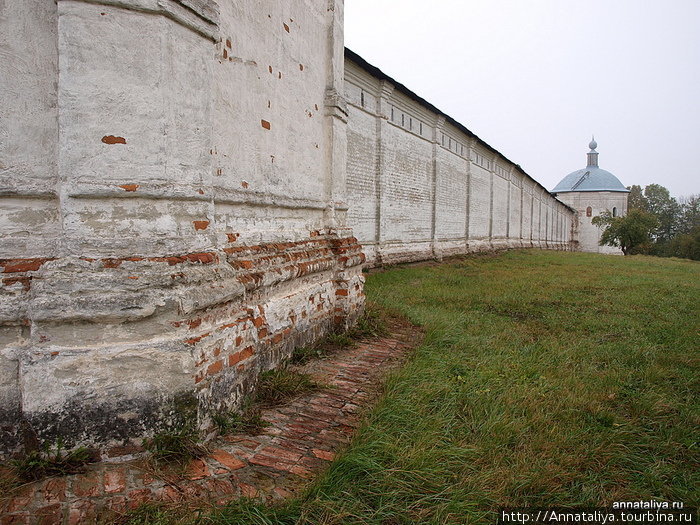 Монастырская стена Супонево, Россия