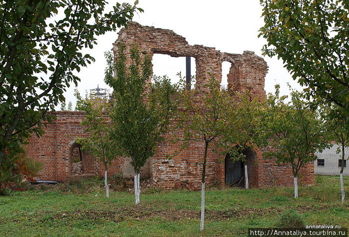 Руины Супонево, Россия