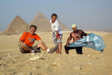 Участники кругосветки Мир без виз у пирамид Гизы