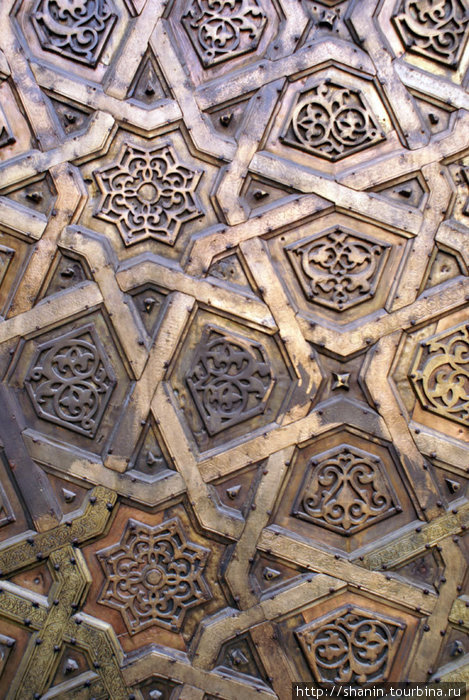 Украшение кованой двери мечети Каир, Египет